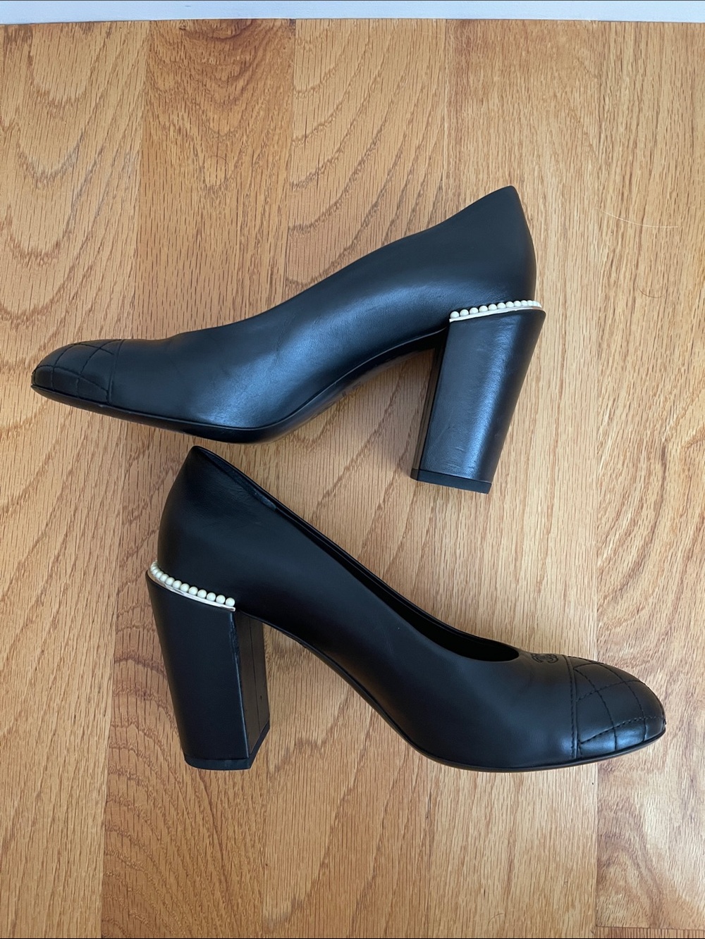 Chanel black leather pumps with pearls 7.5